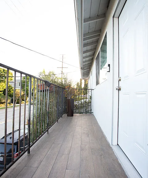 11674 La Grange Ave — Photo 2