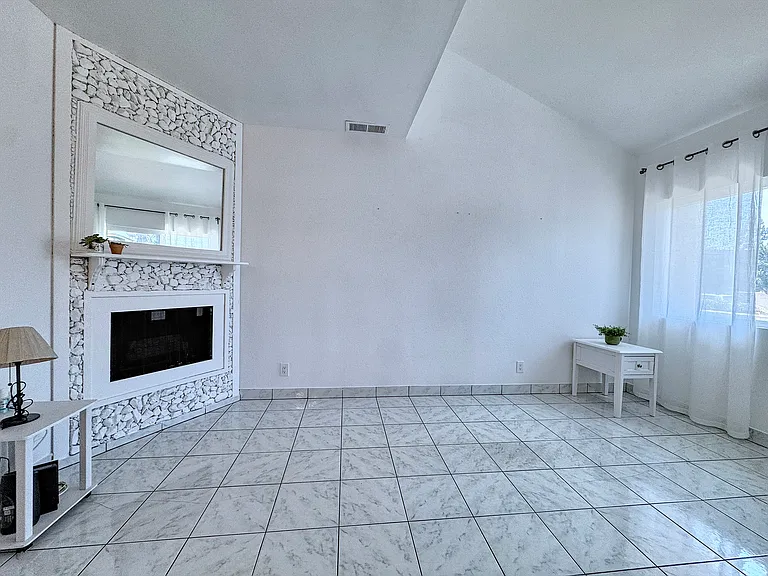1671 E Kingsley Ave #B — Photo 15