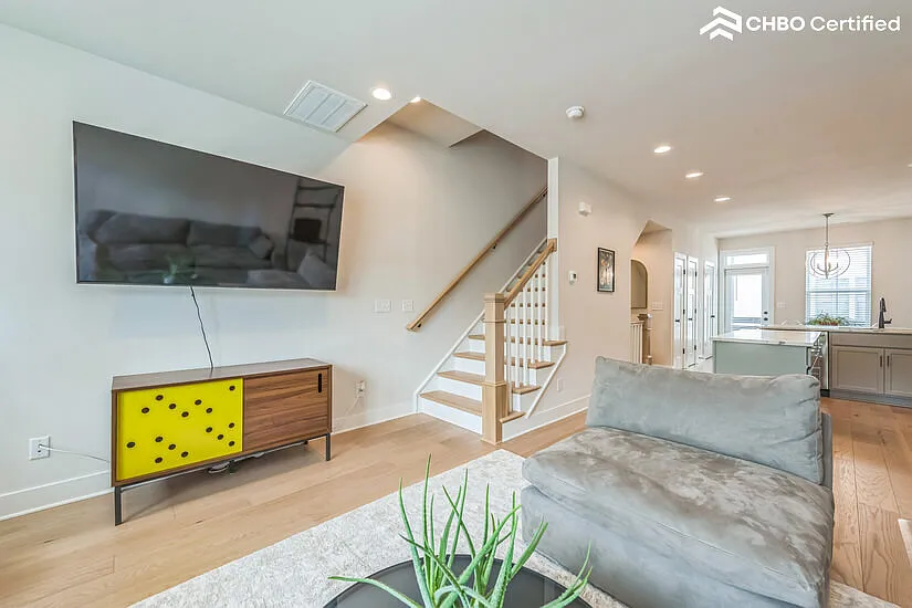 Uptown Charlotte Furnished Townhouse — Photo 3