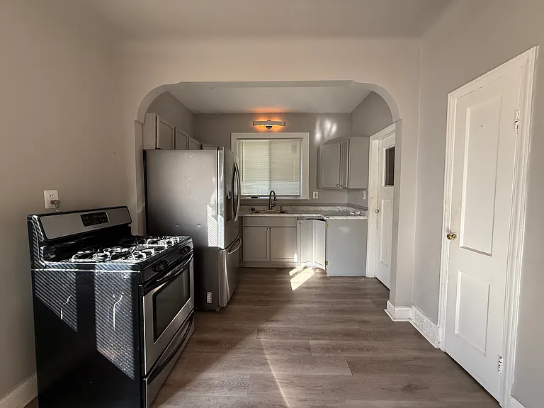 356 Lenox St — Photo 5