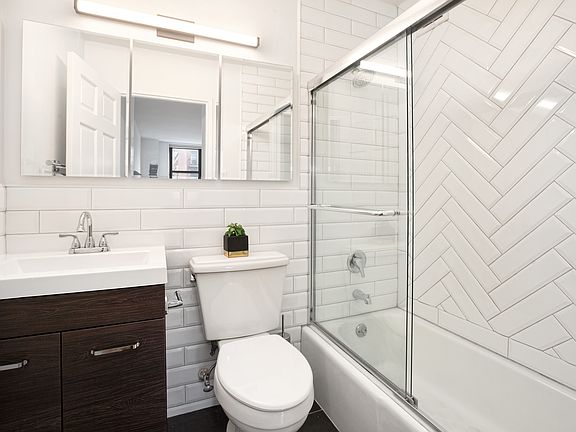 5th image of 200 E 90th St APT 7G