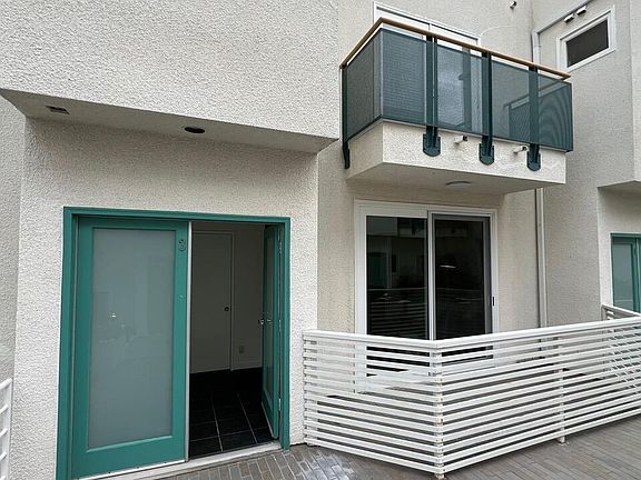 5th image of 807 21st St Unit 3