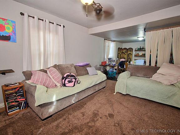 3rd image of 976 W Summit St