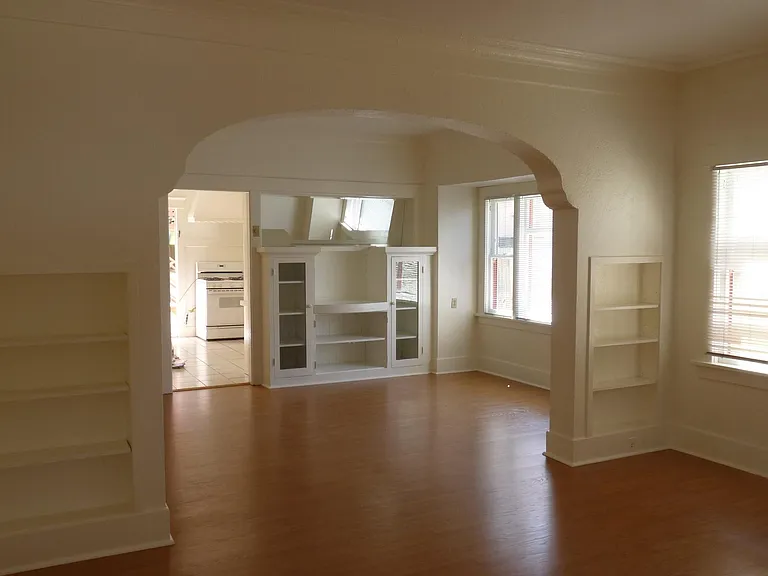 760 Orizaba Ave — Photo 7