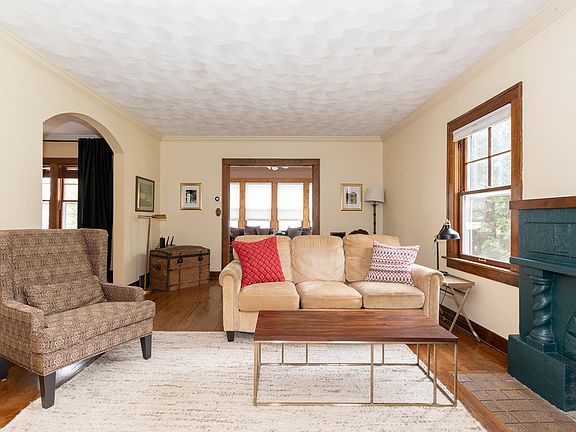 5th image of 427 Edgemoor Ave