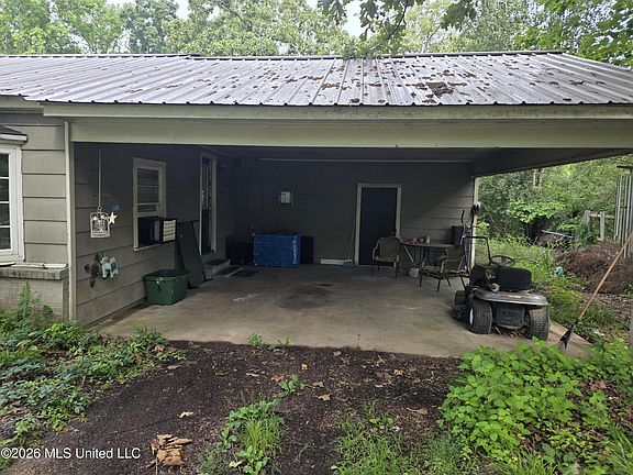 2nd image of 2122 New Hope Rd