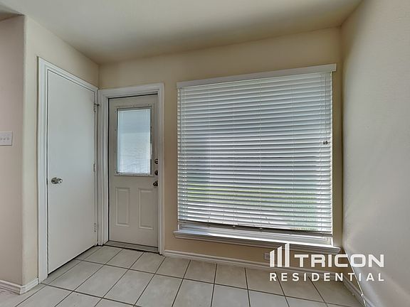 5th image of 123 Big Thicket Dr