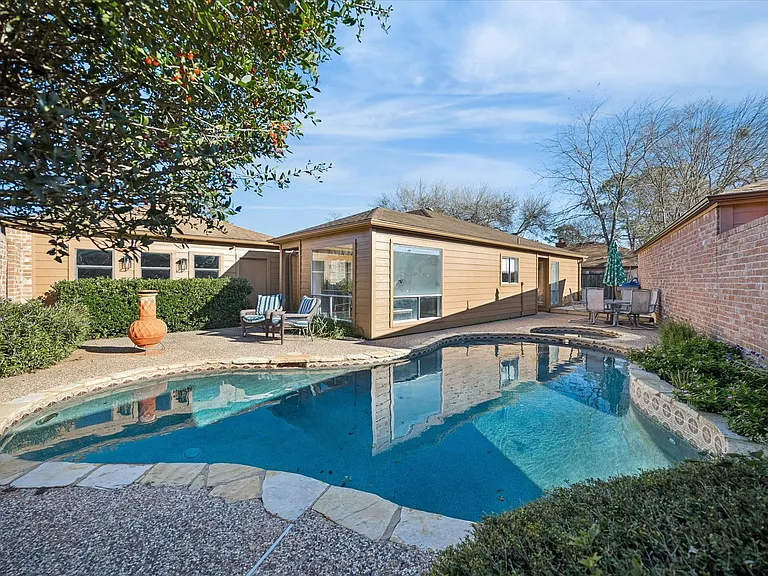 6803 Enns Ln — Photo 3