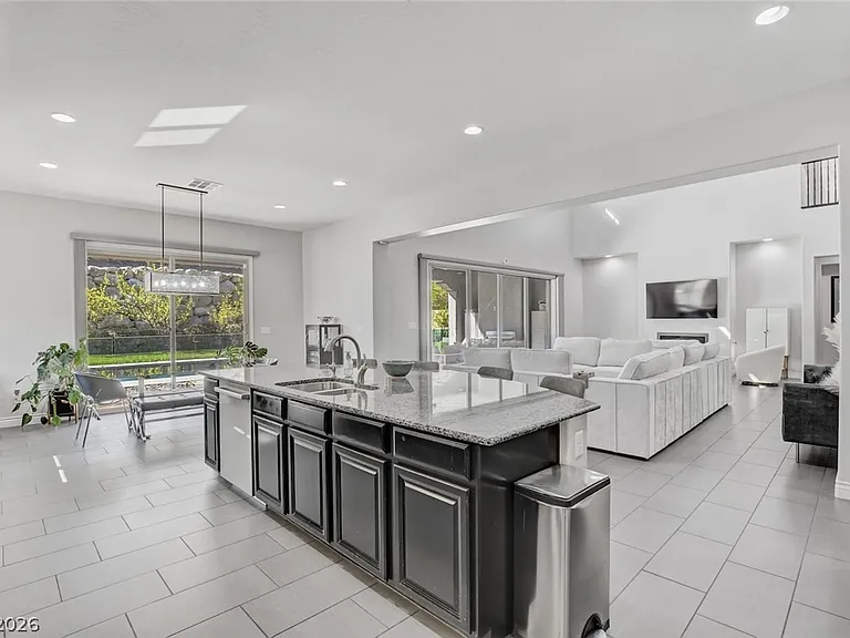 11 Grand Masters Dr — Photo 31