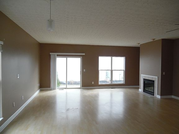 3rd image of 5873 Scioto Hill Ln
