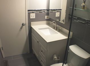 689 Legends Dr, Carol Stream, IL 60188