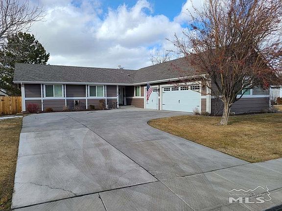 2nd image of 1074 Wisteria Dr