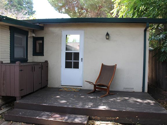 2nd image of 697 Menlo Ave #B