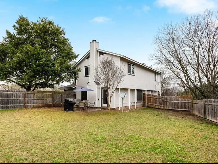 1119 Orchard Park Cir — Photo 2