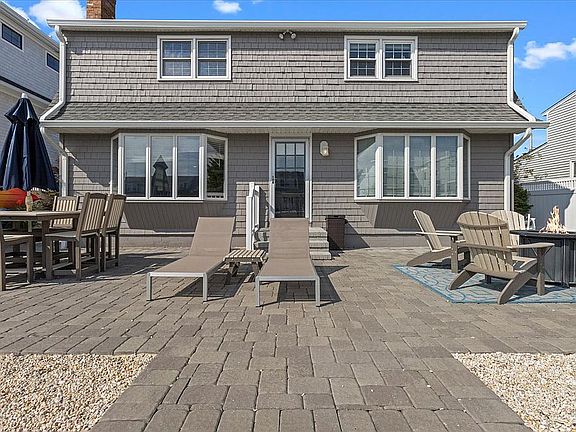 2nd image of 14 W Dune Ln