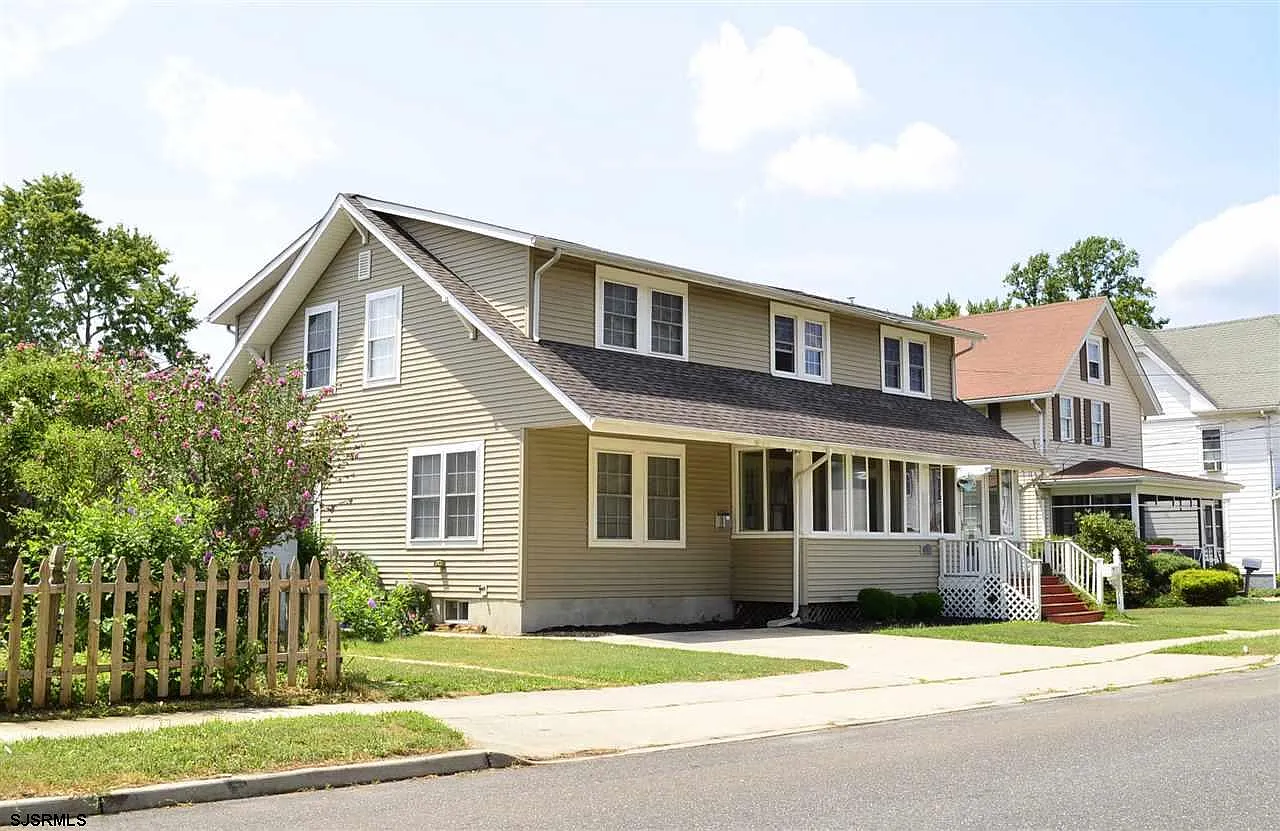 114 Horton St photo 1
