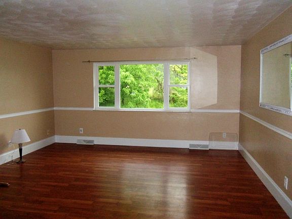 5th image of 226 Lorraine Dr