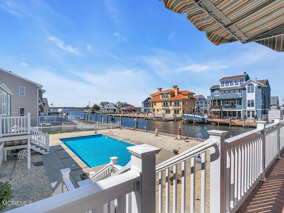 1st image of 24 Lagoon Drive E