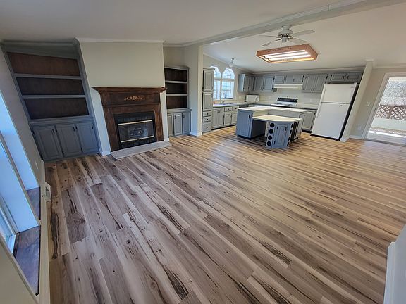 Family area off kitchen.