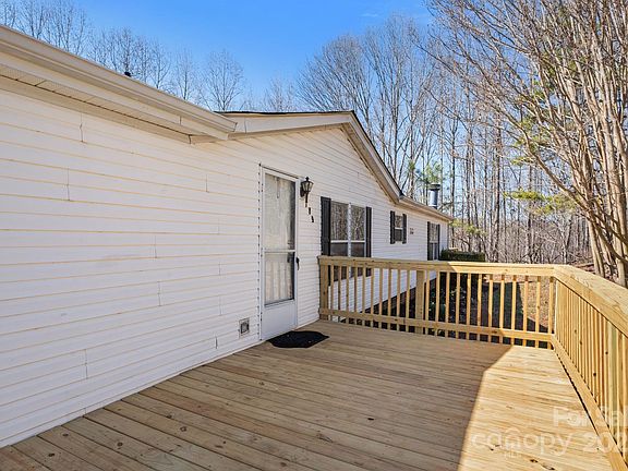 5th image of 109 Fish Hill Dr
