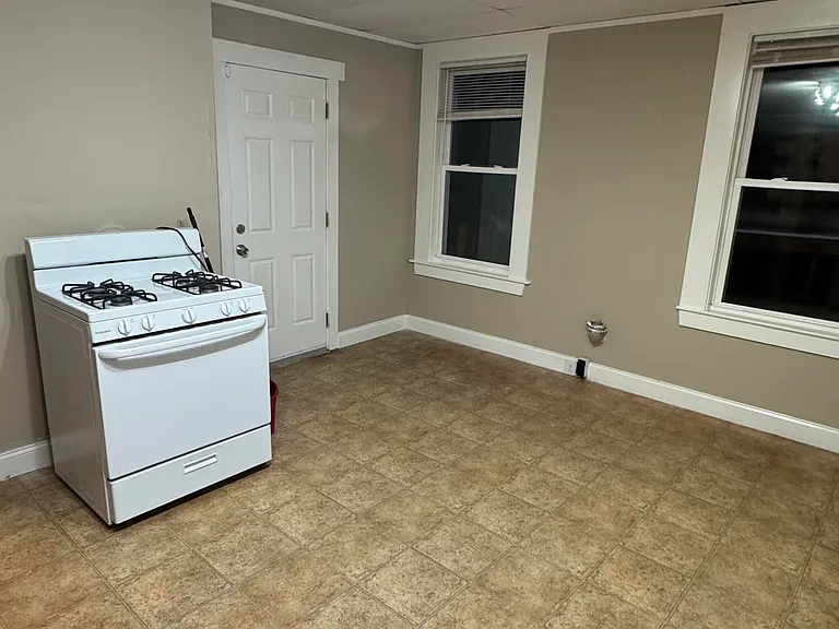 215 Notre Dame Ave #1 — Photo 6