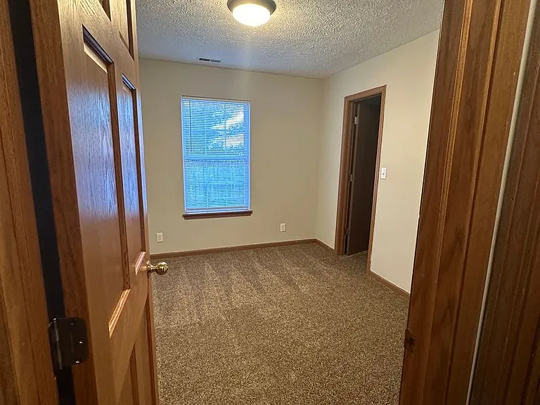 1828 Starks Cir — Photo 7