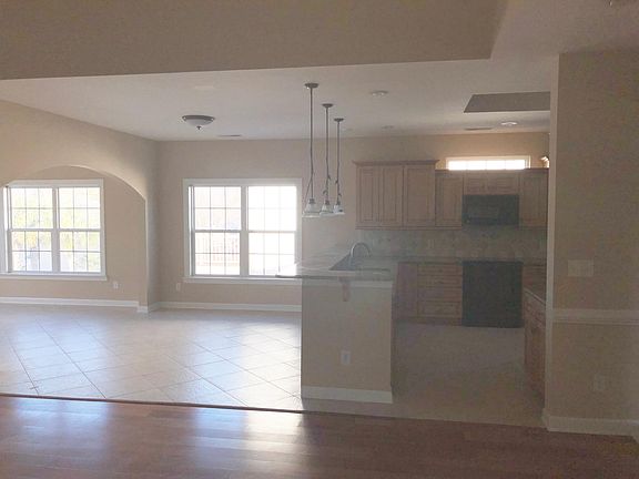 5th image of 1012 N Dogwood Dr