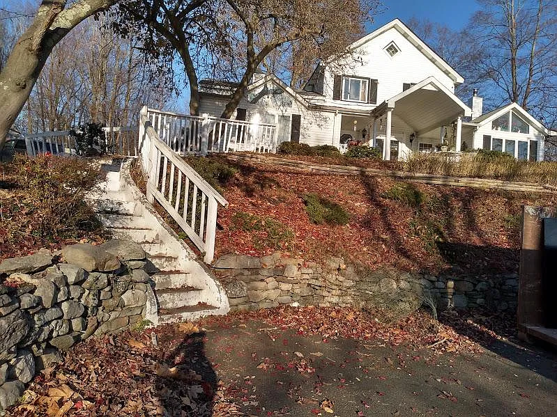 544 Lakes Rd