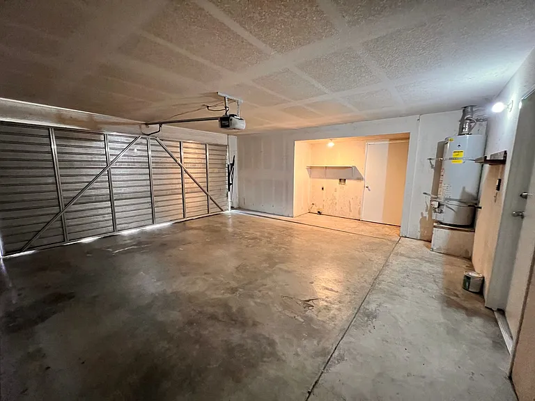 8600 Lyn River Ct — Photo 16