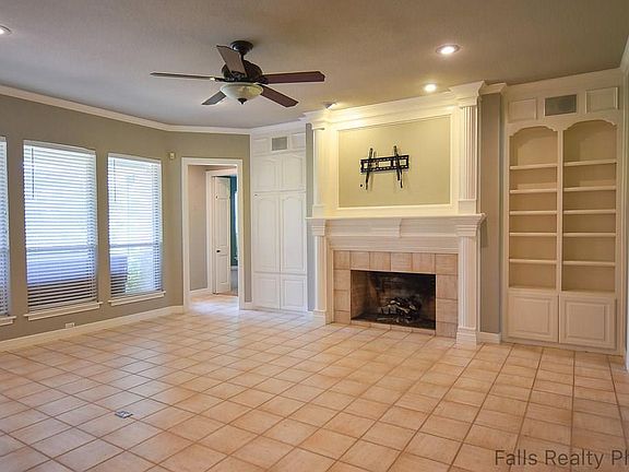 5th image of 808 Woodland Trl N