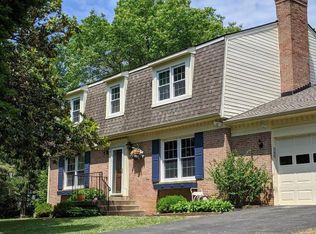 5584 Quiet Brook Rd, Fairfax, VA 22030