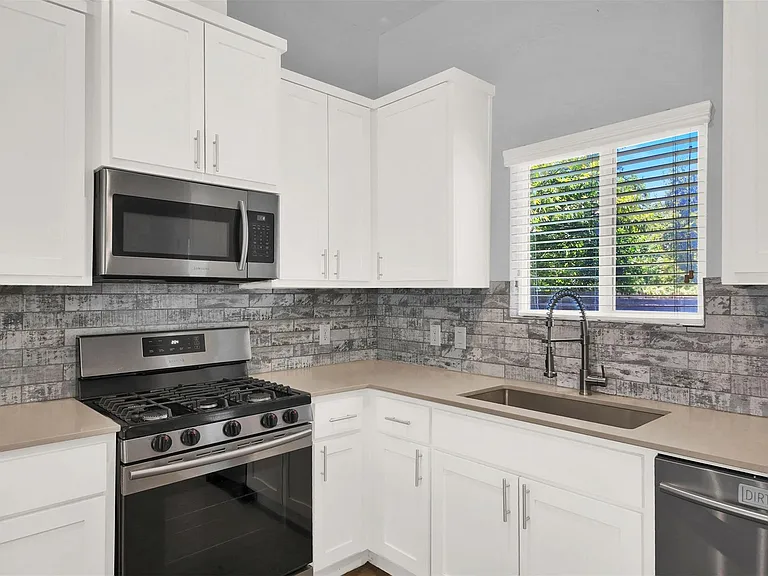 6902 Carver Ave #A — Photo 8