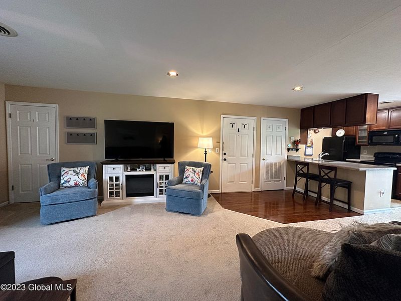 3rd image of 174 Cedarview Lane
