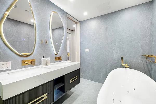 Bathroom, photo 1