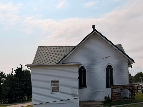 2nd image of 502 N Main St