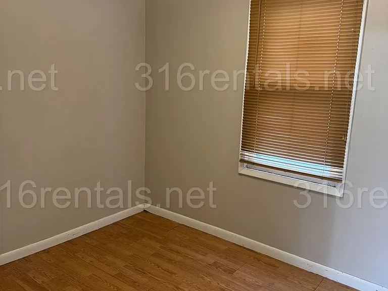 303 N Emporia St — Photo 8