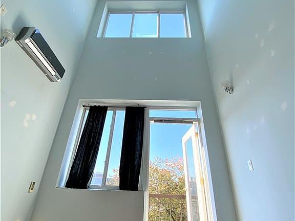 3rd image of 176 Wilson Ave APT 4