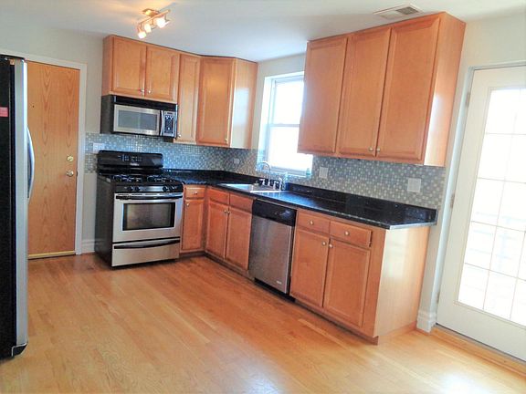 5th image of 6046 N Francisco Ave APT 3W