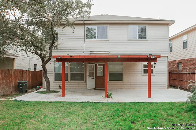 3 bed, 2.5 bath, 2231 sqft, $2,095 — Photo 2
