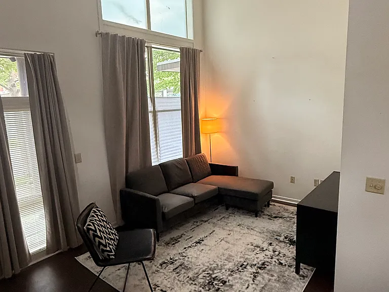 840 E 8th St — Photo 10
