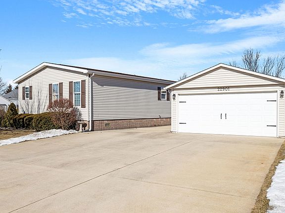 2nd image of 22901 S Pinehurst Dr