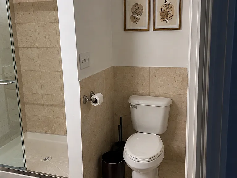 2555 W Moffat St #D — Photo 8