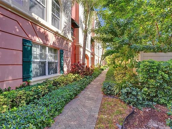 4th image of 1033 NE 17th Way #502
