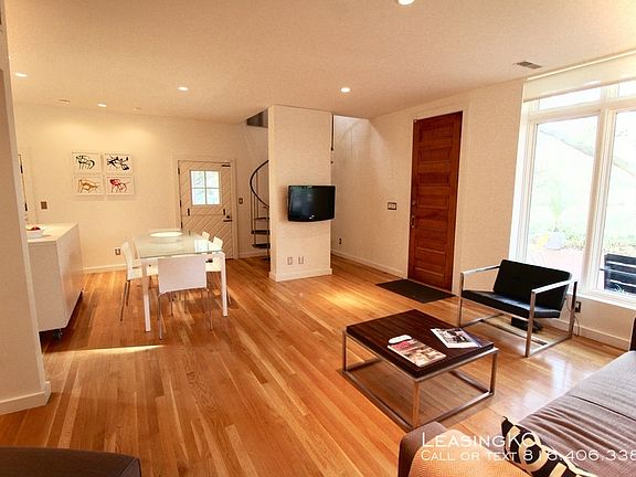 4th image of 4531 Kenwood Ave