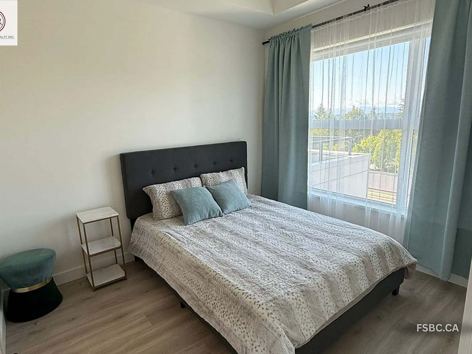 2 bed, 760 sqft, $2,400 — Photo 4