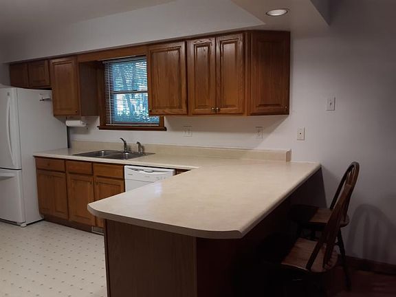 3rd image of 7088 Lakewood Dr