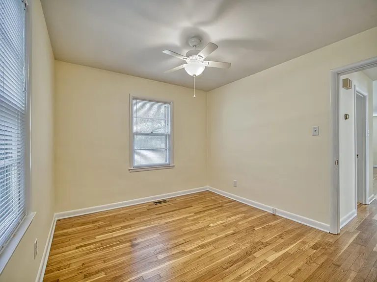 160 E Lowry Ln — Photo 17