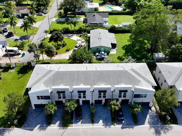1712 Lindley St, Mangonia Park, FL 33407
