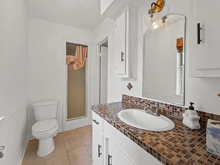 1426 Lexington Dr — Photo 16