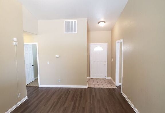 4th image of 722 E Avenue J